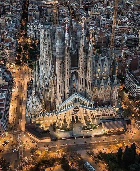 Sagrada Família Está Localizada Em Barcelona Espanha Essa Igreja é O