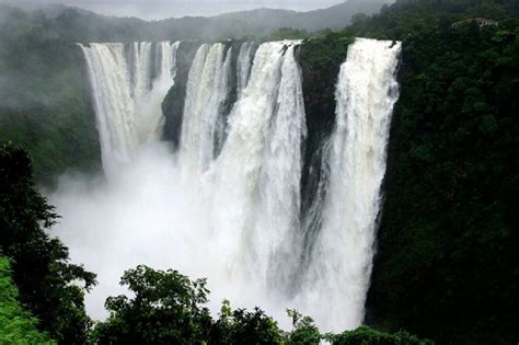 22 Best Waterfalls In India For Most Refreshing Vacation