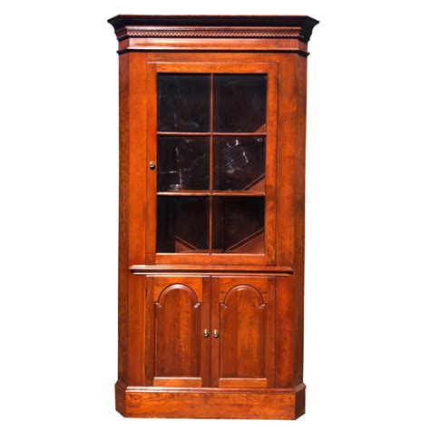 Vintage Traditional Cherry Corner Curio Cabinet By Pennsylvania House