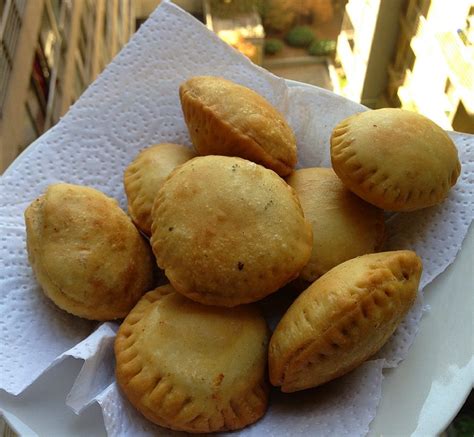 Una de las delicias más reconocidas de los andes venezolanos son sin duda los pastelitos, preparados con harina de trigo. PASTELITOS ANDINOS - comidas Venezolanas 【2021】