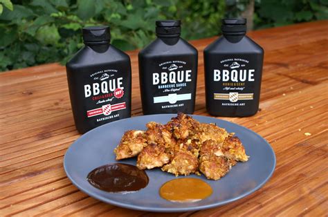 Coat each chicken strip first in flour, then egg, then breadcrumbs, pressing firmly and turning to coat on both sides. BBQUE Chicken Nuggets aus dem Kugelgrill