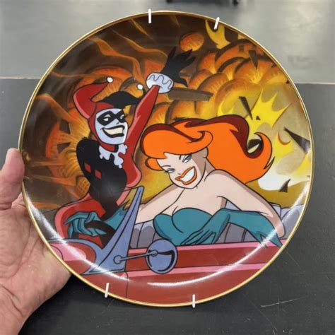 Warner Bros Harley Quinn And Poison Ivy Collectors Plate Batman Statue