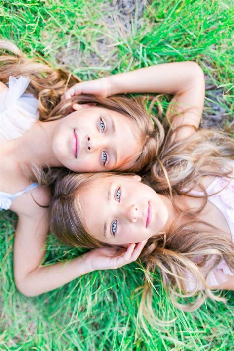 Pin By Toś On Clements Twins Mommy Daughter Photoshoot Beautiful