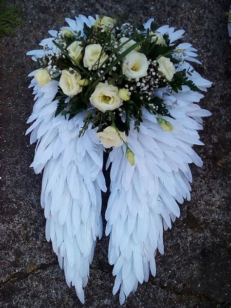 Engelsflügel Handgemacht Für Eine Beerdigung In 2020 Funeral Flower