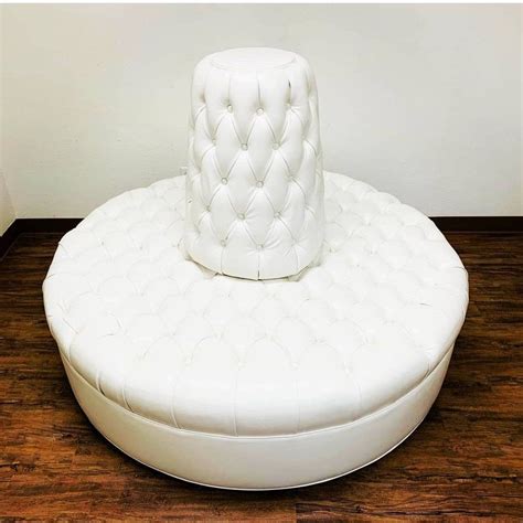 Beautiful collection of 25 contemporary curved and round sectional sofas includes modern, comfortable, patio, white, brown, leather sectionals and more. Ottoman sofa in white vinyl circle Banquette settee round ...