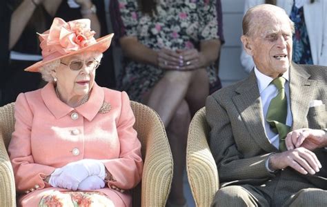 queen left absolutely fuming over fake prince philip death rumours metro news