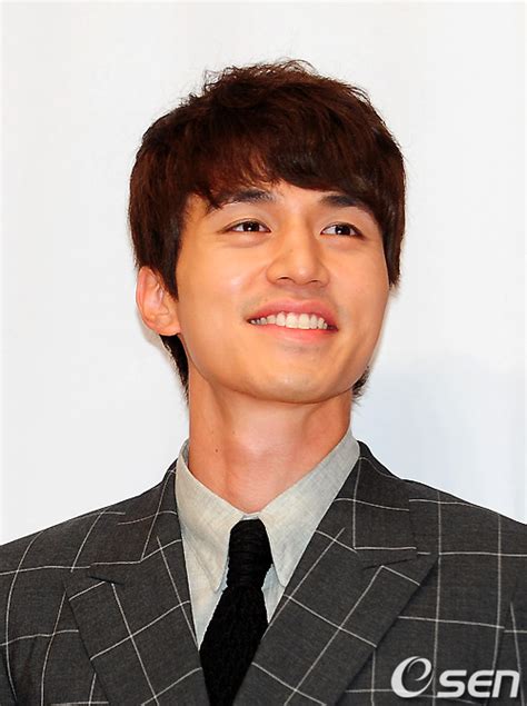 What do you think of lee dong wook's photos? Lee Dong Wook's Comeback Praised by Kim Jae Won | Korean ...