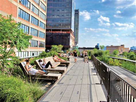 10 amazing free things you can do on the High Line this summer Nyc's elevated park is certainly one of more popular new york attractions everyone needs to check off their.