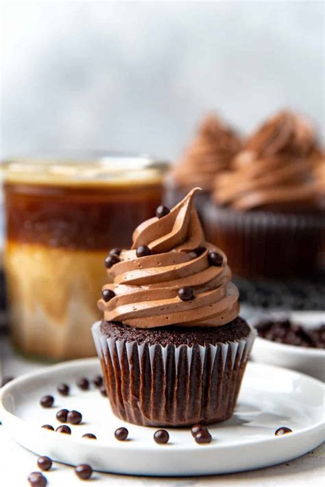 Perfect Chocolate Cupcakes Easy One Bowl Recipe The Flavor Bender