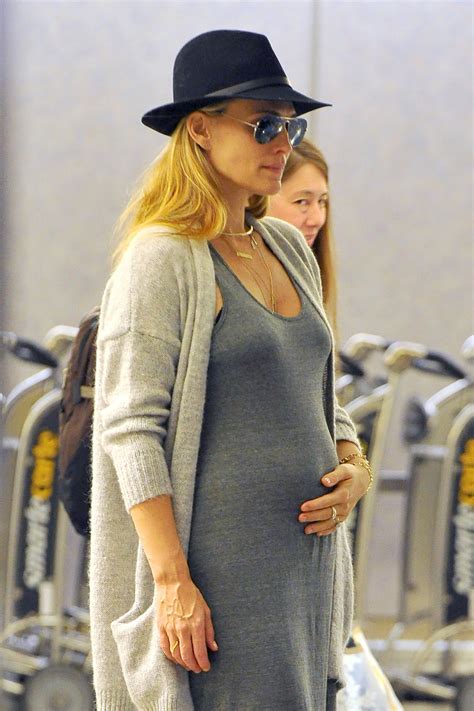 pregnant molly sims at los angeles international airport hawtcelebs