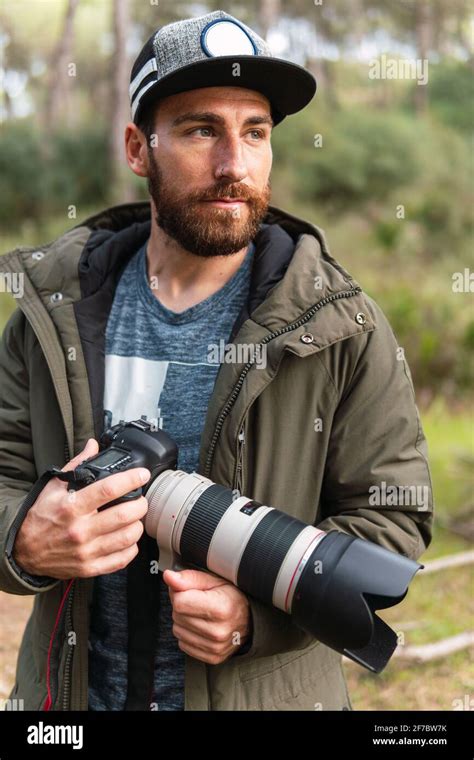 Persona Fotografiando Un Modelo Fotografías E Imágenes De Alta Resolución Alamy