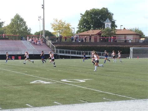 Wave Field Hockey Survives Second Half Scare At New Canaan