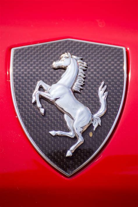 Insignia Del Logotipo De Ferrari Imagen Editorial Imagen De Insignia