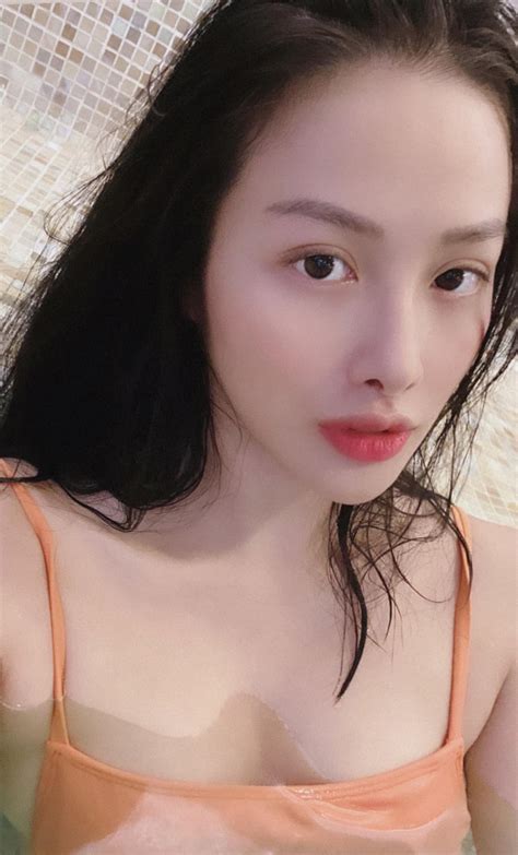Ngân 98 vô tư chạm tay vào vùng kín của bạn trai khi đang trò chuyện với người hâm mộ. Tình cũ Lương Bằng Quang lao vào phục thù quyết không đển ...