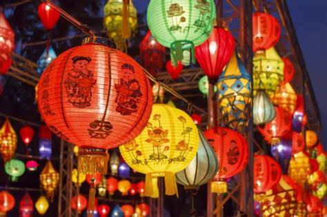 Hundreds of thousands of people go to watch the parade from the west end to trafalgar square. Chinese New Year Traditions We Can All Celebrate | Reader ...