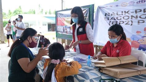 dswd provides assistance to 13 families in camarines sur under its bp2 program dswd field