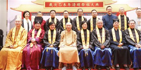 Thousands Come Together For Ancestor Worshiphongkong Photochinadaily
