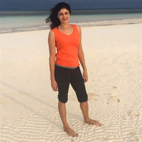 Pooja Batra Is Showing Off Her Bikini Body During Her Philippines Vacation Pooja Batra Posing