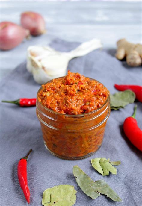 Unsere panang currypaste hat mit ihrem chilianteil. Rote Currypaste | Currypaste rezept, Currypaste, Thermomix ...