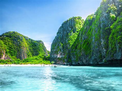 The island has not undergone any development, nor does it provide accommodation. Top 10 things to do in Phi Phi Island - Thailand Packages