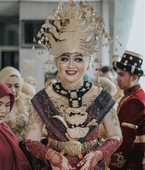 Inspirasi Mahkota Adat Pernikahan Tradisional Indonesia Elega