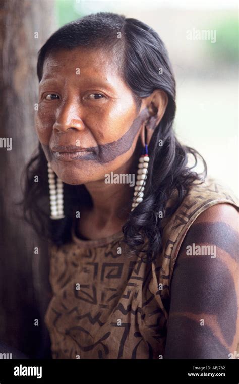 Brazil Rainforest Tribe Women Fotos Und Bildmaterial In Hoher Auflösung Alamy