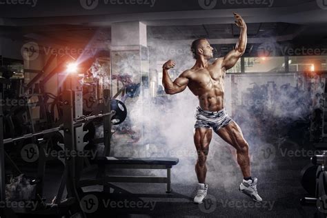 Bodybuilder Man Posing In The Gym 712935 Stock Photo At Vecteezy