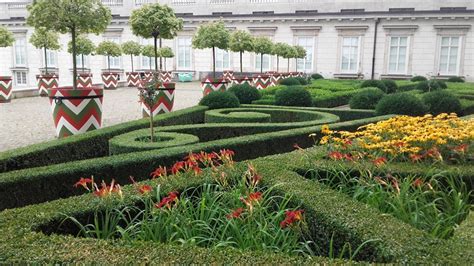 Ogrody Dolne Zamku Królewskiego w Warszawie odzyskają dawny blask