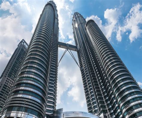 The petronas towers by architect cesar pelli was built in kuala lumpur, malaysia in 1998. Petronas Twin Towers - Lysaght - Malaysia