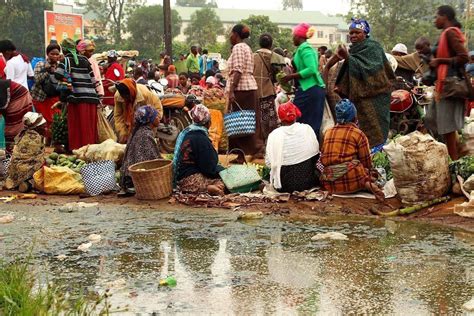 Overbevolking En Armoede Bedreigen Droomstad In Oeganda Mo