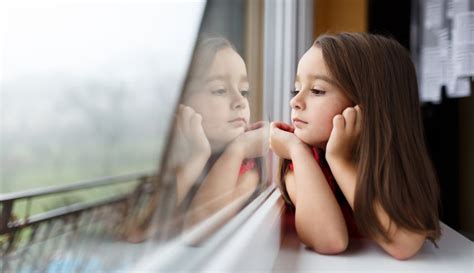 Sinopsis de solo en casa 5. Entre la tristeza y la independencia: niños solos en casa