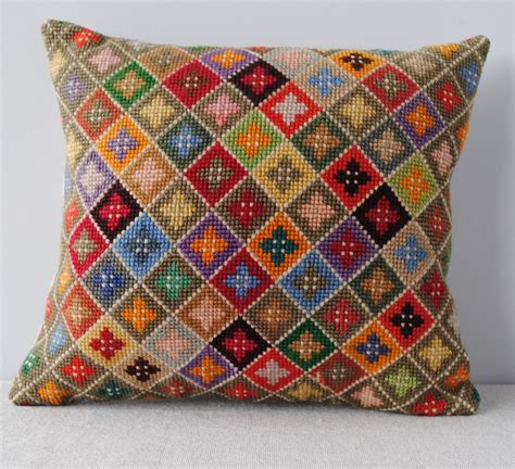 Flower flowerpot needlepoint tapestry pillow pattern/ traditional floral needlework pattern by beth russell of william morris needlesongs paper pattern go chickens purse or pillow childs purse or kitchen mascot 2sizes , complete uncut 1983 like new. needlepoint cushion/pillow | Vintage nakışlar, Oya işi ...