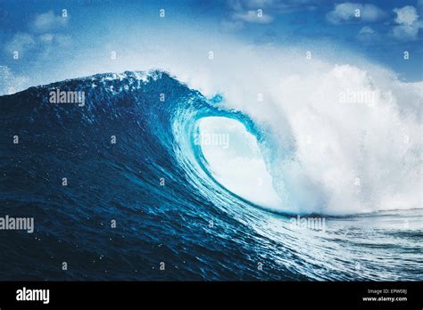 Blue Ocean Wave Epic Surf Stock Photo Alamy