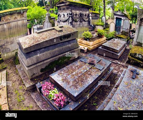 Grave Site At Pere Lachaise Cemetery Paris France Stock Photo Alamy