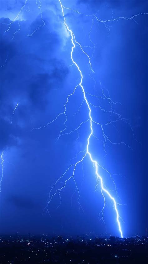 Cool Lightning Strikes Iphone 8 Wallpapers Free Download