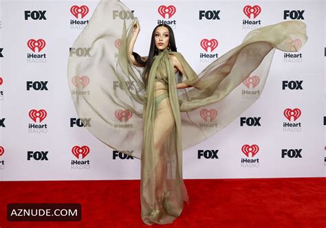 Doja Cat Sexy Shows Off Her Tits At The 2021 Iheartradio Music Awards