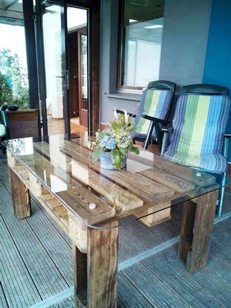 Since completing my dining room reveal, i've been finding myself constantly visiting the new room and admiring all the hard work. 25 Pallet Dining Tables That Inspire Your Crafting - DigsDigs