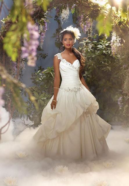 One dress with endless options! Alfred Angelo Disney Brautkleid Kollektion