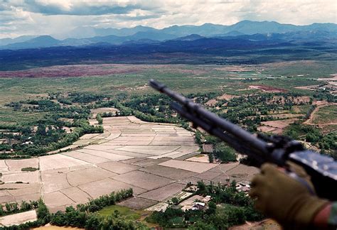 Vietnam War 1968 Us Army Helicopter Door Gunners M 60 Flickr