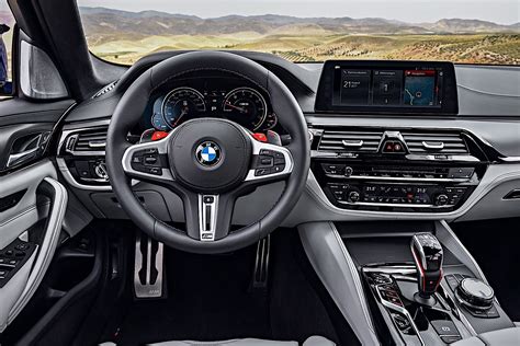 Tasarım, yenilikçi özellikler ve benzersiz sürüş dinamikleri. BMW M5 (F90) specs & photos - 2017, 2018, 2019, 2020 ...