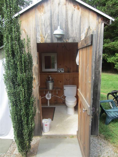 Super Cool Outhouse For Parties Cookouts And Functions Ванная с