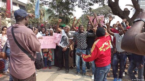 Angola Manifestação Pelos Direitos De 1800 Ex Trabalhadores Da Presidência Da República