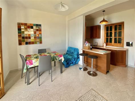 Casa Girasole Living Room | Super Savvy Travelers, LLC