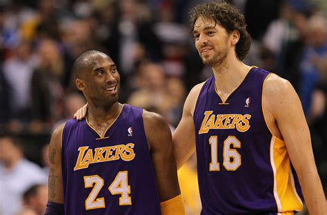 Davis ends up playing 16 minutes and 40 seconds in his. Kobe Bryant, Pau Gasol - Kobe Bryant Photos - Los Angeles ...