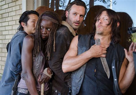 The Funniest Behind The Scenes Pictures From The Walking Dead Gallery
