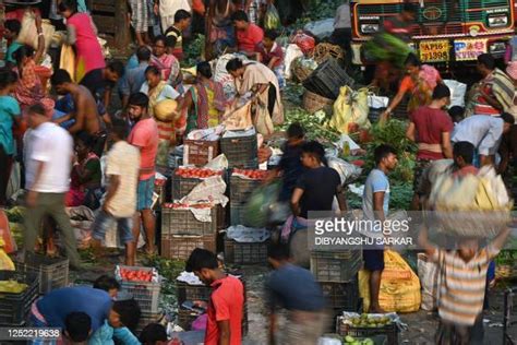 Vegetable Market In Kolkata Photos And Premium High Res Pictures