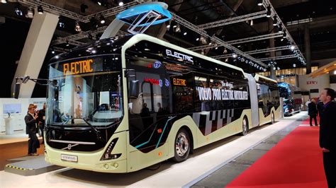 World Premiere Of Volvos New Electric Articulated Bus Motorindia