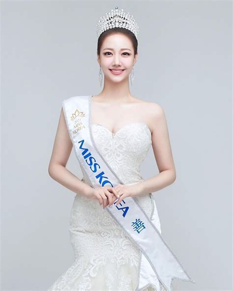 Potret Kim Su Jin Miss International Korea 2022