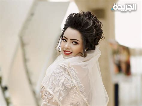أقصت الميليشيات الحوثية القاضي المحقق في قضية الفنانة وعارضة الأزياء انتصار الحمادي على خلفية مطالبته بالإفراج عنها. صحيفة الجريدة | انتصار الحمادي.. حلمت بعرض الأزياء فوجدت ...