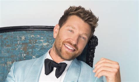 Brett Eldredge Baby It S Cold Outside Feat Sof A Reyes Latin